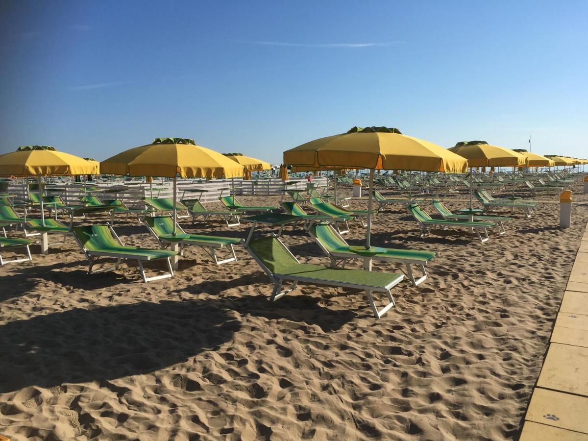 Appartamento Fronte Mare Rimini Kültér fotó